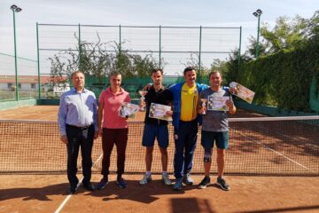 Laureații ediției a IV-a a Memorialului Vasile Pescaru au fost premiați de către Tomita Onisii, primarul din Liteni