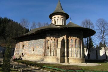 Maica stareță a Mănăstirii Voroneț și fosta stareță, în vârstă de 87 de ani, internate în spital cu Covid-19