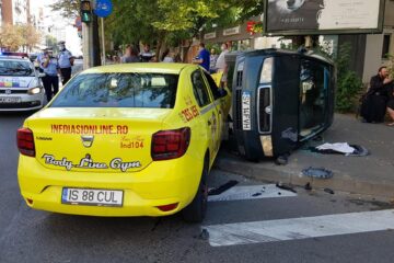 Mașina condusă de preot s-a răsturnat Sursa foto Ziarul de Iași