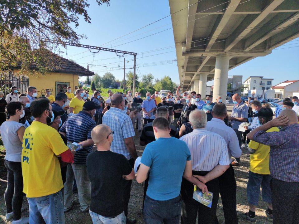 Ion Lungu si echipa de sa de consilieri locali s-au întâlnit cu alegatorii din Ițcani sub Pasarela CFR, reabilitată