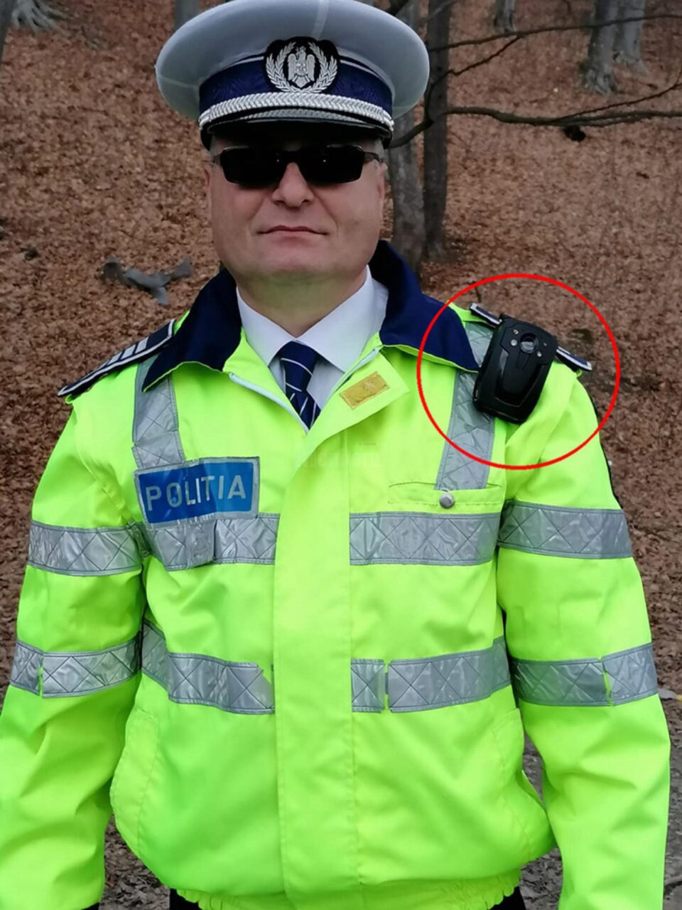 Vasile Grumăzescu și-a cumpărat din bani proprii o cameră corporală body-cam, iar asta l-a ajutat foarte mult Vasile Grumăzescu și-a cumpărat din bani proprii o cameră corporală body-cam, iar asta l-a ajutat foarte mult
