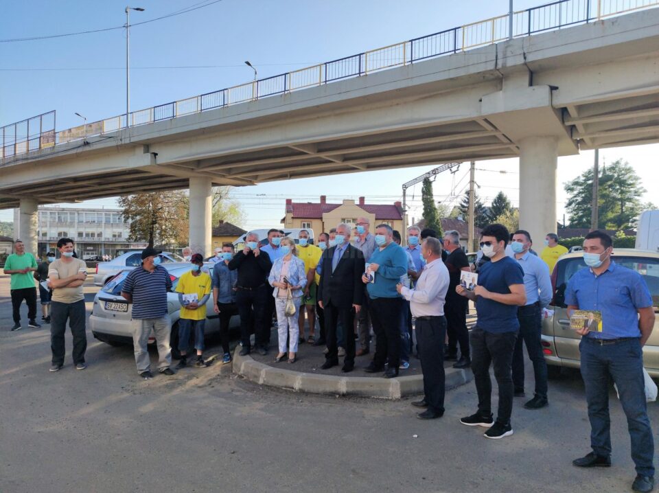 Ion Lungu si echipa de sa de consilieri locali s-au întâlnit cu alegatorii din Ițcani sub Pasarela CFR, reabilitată