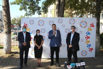 Președintele Pro România, Victor Ponta, s-a aflat, miercuri, în județul Suceava pentru a-i susține pe candidații acestui partid pentru președinția Consiliului Județean, Alexandru Harja Samsonescu, și Primăria Suceava, Florin Sinescu