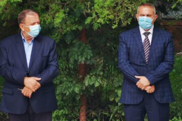 Gheorghe Flutur și primarul din Comănești, Grigoraș Păstrăv