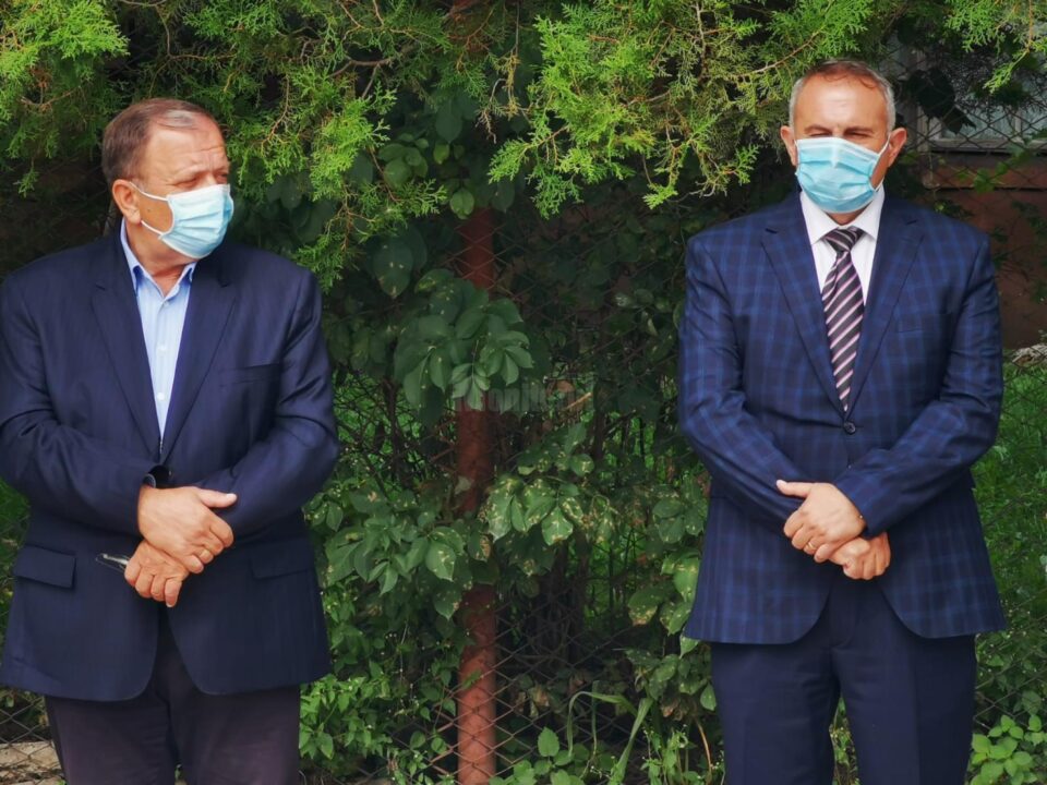 Gheorghe Flutur și primarul din Comănești, Grigoraș Păstrăv