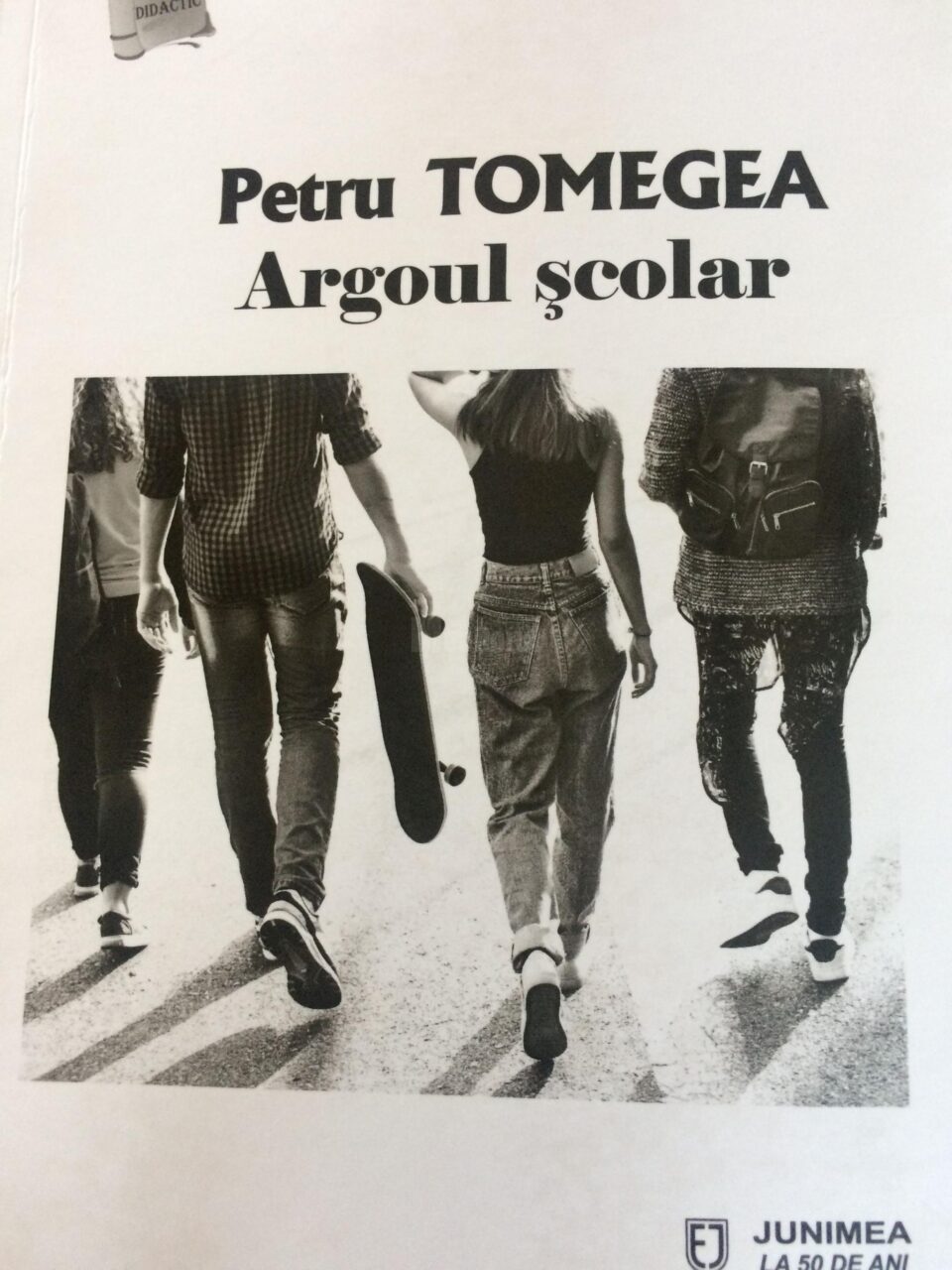 Profesorul Petru Tomegea a lansat recent volumul „Argoul școlar”