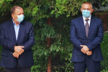 Gheorghe Flutur și primarul din Comănești, Grigoraș Păstrăv