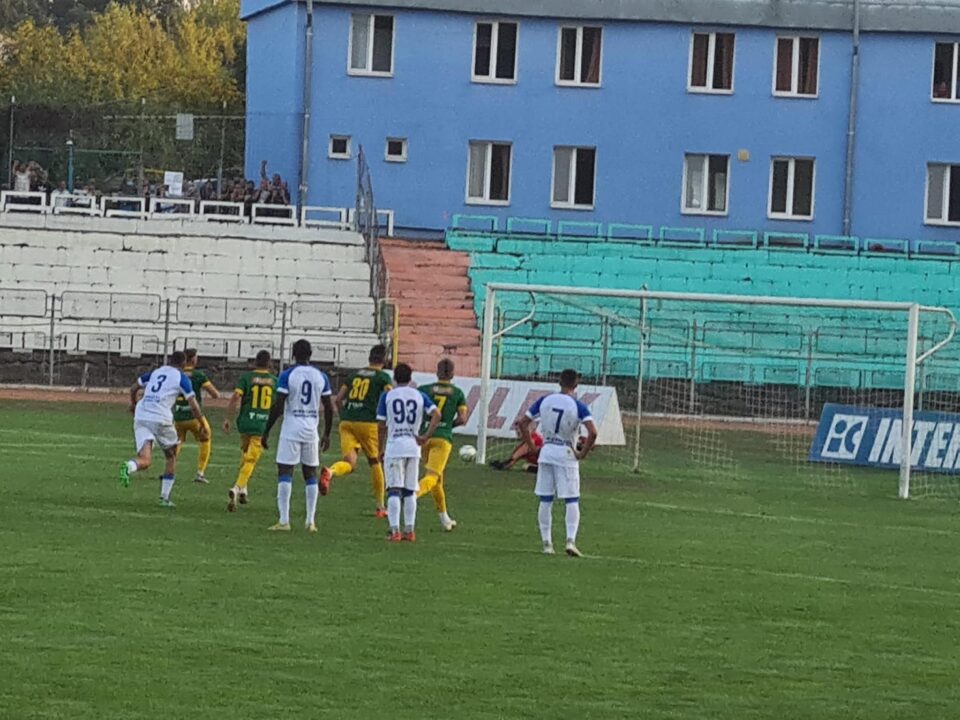 Druga irosește o lovitură de pedeapsă în minutul 90 al întâlnirii de pe Areni