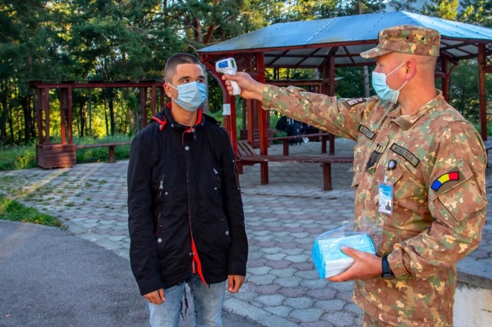 Purtarea măștii este obligatorie Foto Laurențiu Sbiera și Georgiana Lupu