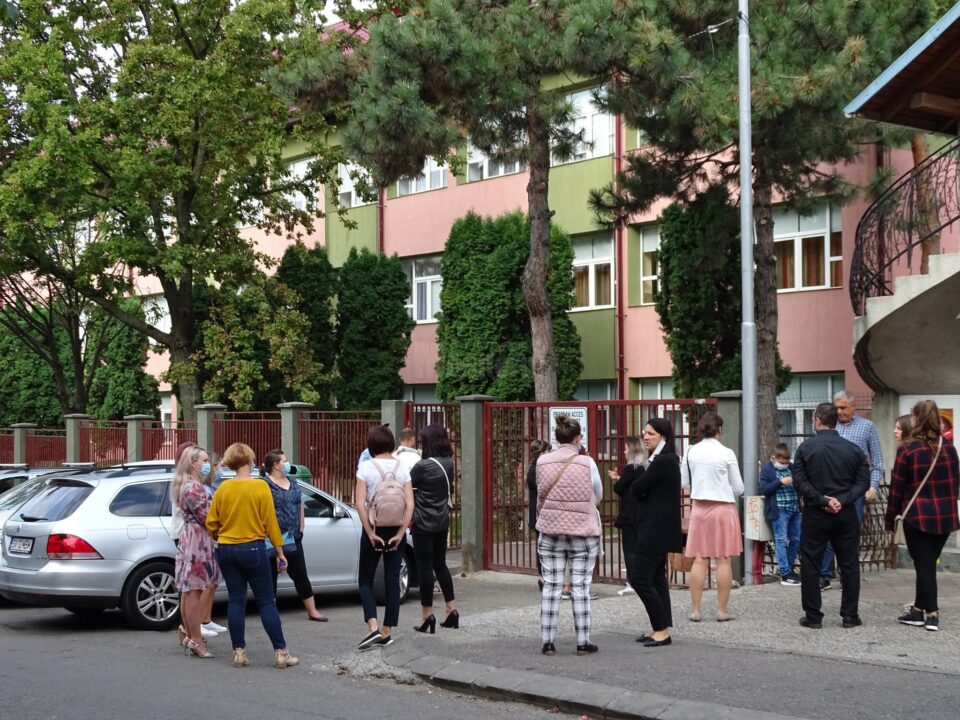 Prima zi de școală, cu măsuri speciale, din cauza pandemiei de coronavirus