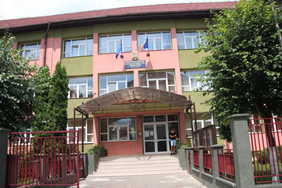 Școala Gimnazială Nr. 11 „Miron Costin” din Suceava