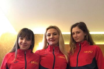 Antrenoarea Erzilia Țîmpău, încadrată de Mădălina Sîrbu și Talida Sfarghiu