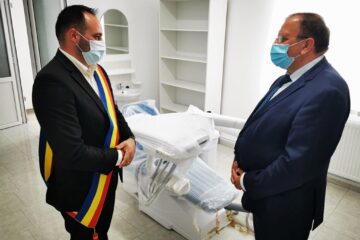 Gheorghe Flutur și primarul din Frumosu, Constantin Buga, au inaugurat noul dispensar medical din comună