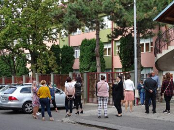 Cel mai ciudat început de an școlar – la unii online, la alții în grupuri restrânse