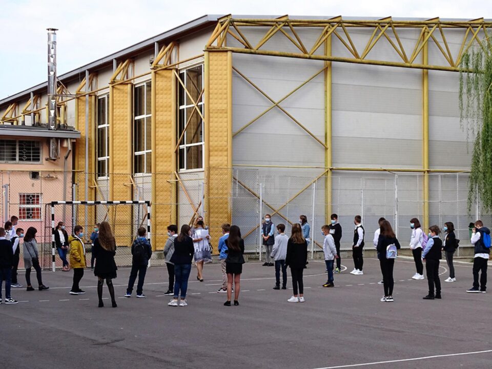 Prima zi de școală, cu măsuri speciale, din cauza pandemiei de coronavirus