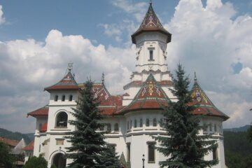 Biserica Adormirea Maicii Domnului din Câmpulung Moldovenesc Foto wikipedia.org