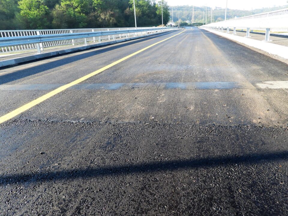Podul Unirii, care face legătura între noua porțiune de drum și strada Enegeticianului