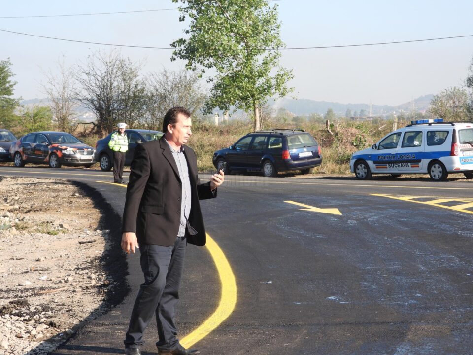 Andrei Neșculescu, cunoscut drept Clovnul Bobo, în timpul live-ului făcut lângă conferința de presă convocată de Ion Lungu la Podul Unirii