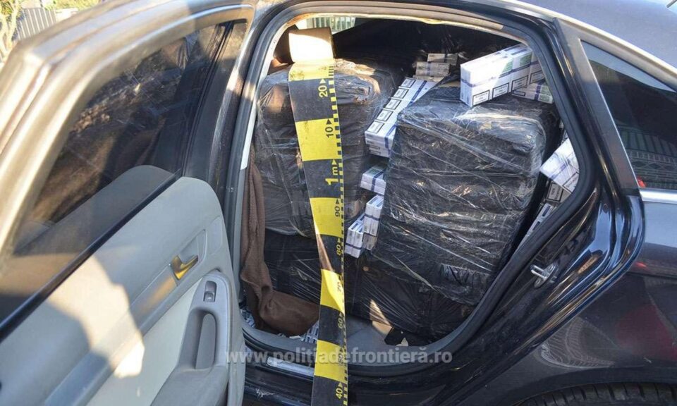 Trei mașini și țigări de contrabandă de peste 70.000 de euro, confiscate în zona de munte