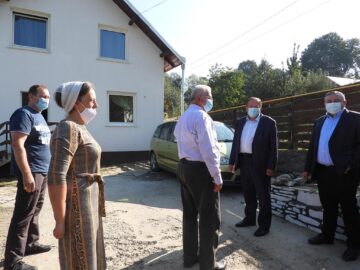 Ion Lungu a aprins flacăra aragazului la primele locuințe din Burdujeni Sat racordate la rețeaua de gaz metan