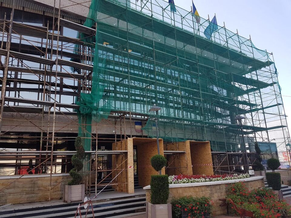 Focarul de COVID-19 de la Primăria Suceava a fost declarat oficial închis