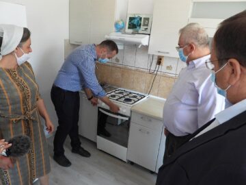 Ion Lungu a aprins flacăra aragazului la primele locuințe din Burdujeni Sat racordate la rețeaua de gaz metan