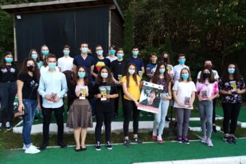 Dezbateri în aer liber cu voluntari ai Asociației Tinerilor Ortodocși Suceveni