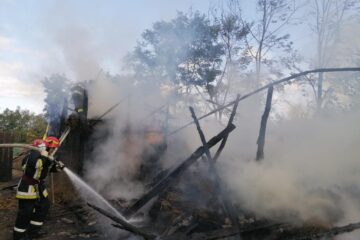 Un incendiu a izbucnit astăzi la anexele unei gospodării din Berești
