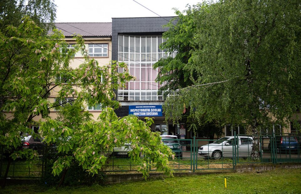 Crește numărul unităților școlare din județ care funcționează după scenariul roșu