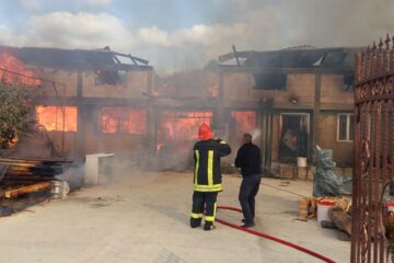 Un incendiu a cuprins vineri anexele unei gospodării din Berești