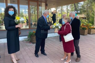 Cuplurile din Suceava care au împlinit 50 de ani de căsătorie, au fost sîrbătorite la zona de agrement Tătărași, într-o superbă zi de toamnă