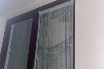 Geamuri distruse la casa familiei Bodnar