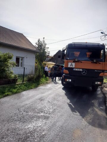 Lucrările de asfaltare din Rădăuți continuă în ritm accelerat