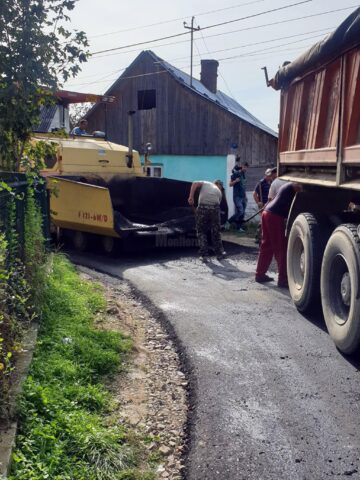 Lucrările de asfaltare din Rădăuți continuă în ritm accelerat