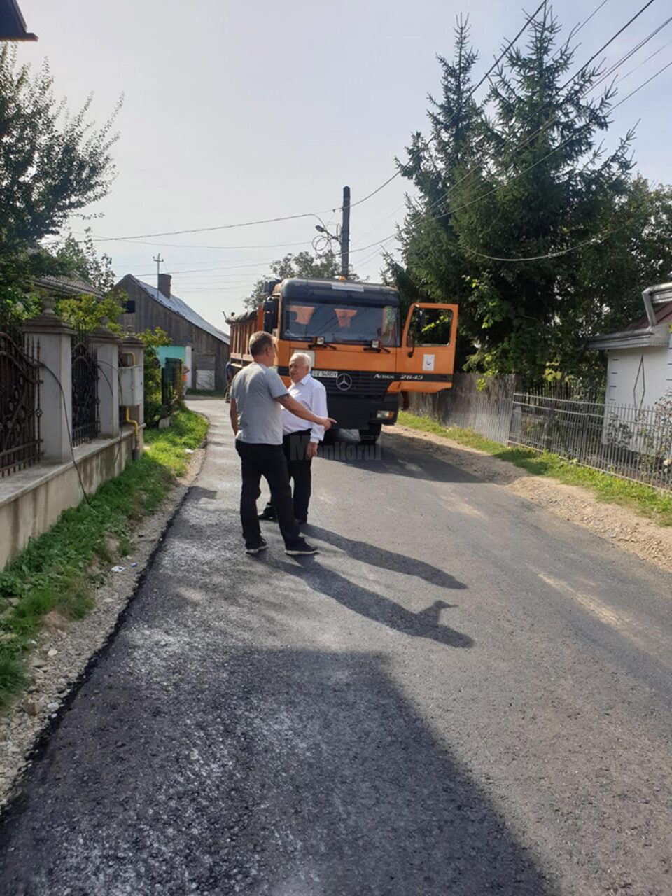 Lucrările de asfaltare din Rădăuți continuă în ritm accelerat