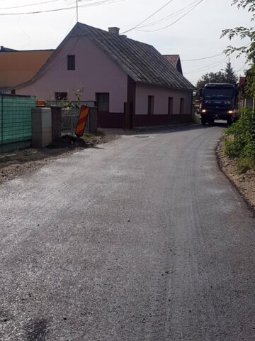 Lucrările de asfaltare din Rădăuți continuă în ritm accelerat