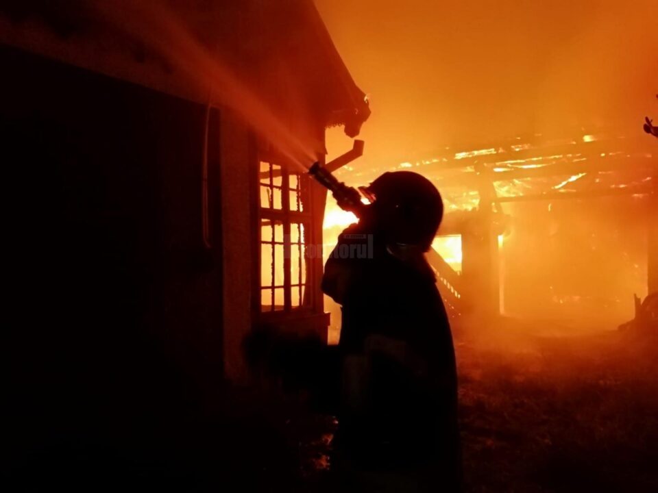 Incendiu violent la o casă, după ce o butelie s-a transformat într-o minge de foc