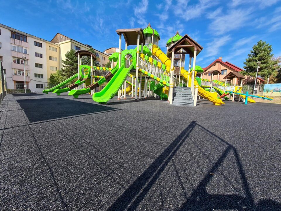 Un spațiu de joacă modern amplasat în cartierul Burdujeni își va deschide porțile în curând