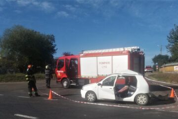 Femeie rănită în urma coliziunii dintre un autoturism și un autotren, la Ratoș