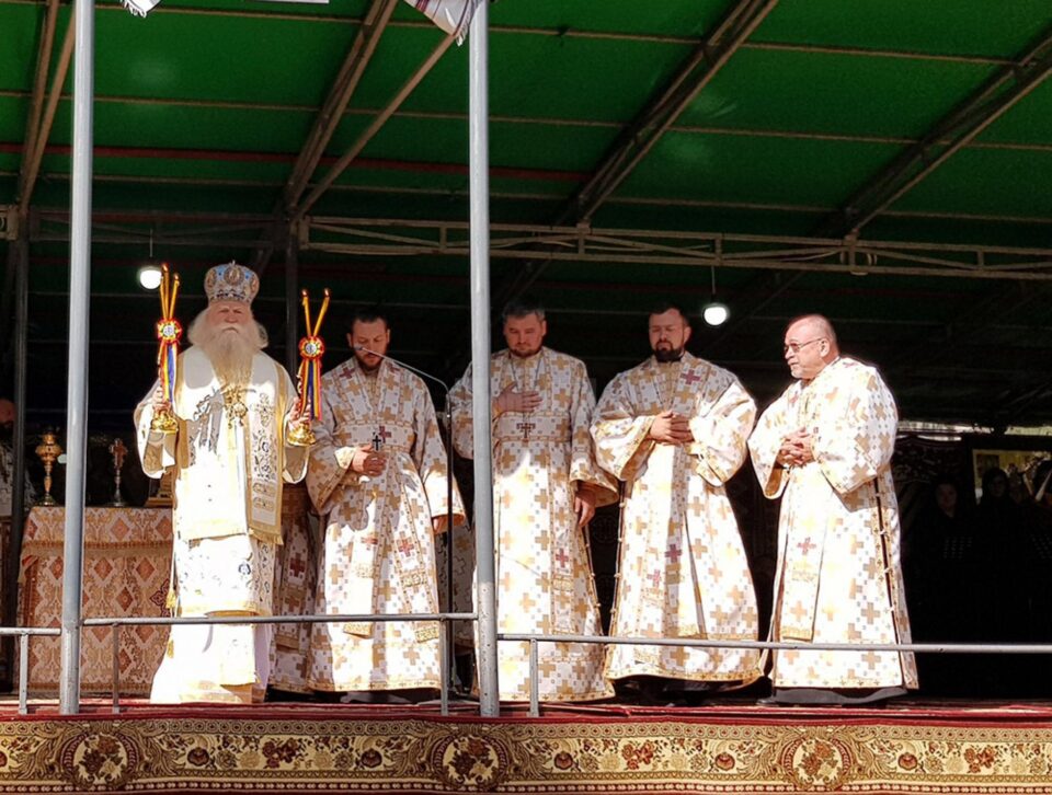 Vasile Demciuc, doctor în istorie, a fost hirotesit arhidiacon. Foto Arhiepiscopia Sucevei și Rădăuților