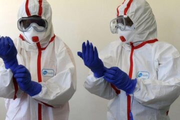 La alegătorii cu Covid din spitale, membrii biroului electoral vor merge în combinezoane Foto evz.ro