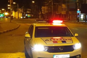Șofer băut urmărit de polițiști, prins când încerca să parcheze mașina