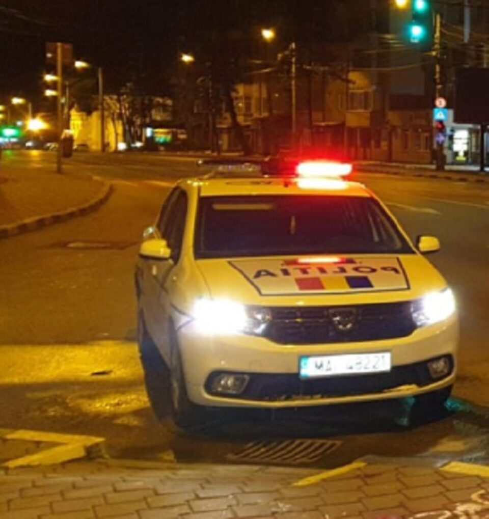 Șofer băut urmărit de polițiști, prins când încerca să parcheze mașina Șofer băut urmărit de polițiști, prins când încerca să parcheze mașina