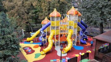 Loc de joacă de 600 de mp, pentru 150 de copii care se pot juca simultan, în Parcul Central al Sucevei