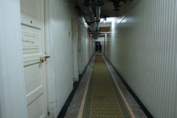 A ajuns în arest după ce a condus beat o mașină cu numere expirate de șapte ani