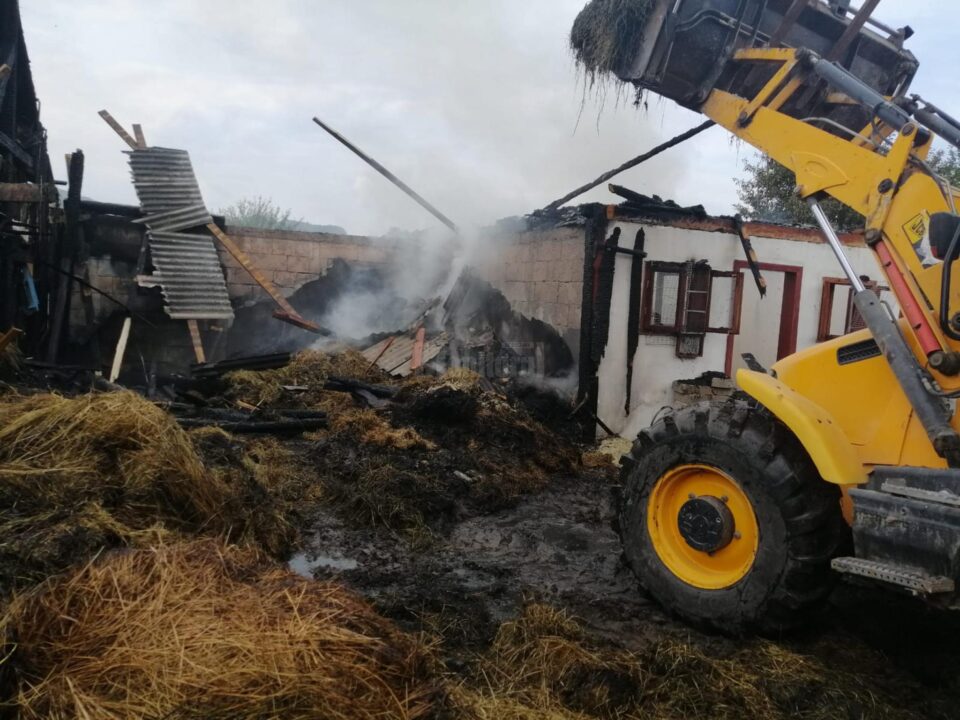 Interventia de stingere a fost una de durata, incheindu-se in jurul orei 16.00