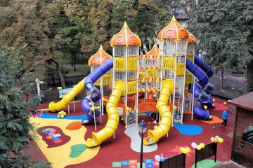 Loc de joacă de 600 de mp, pentru 150 de copii care se pot juca simultan, în Parcul Central al Sucevei