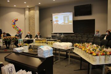 Premii în bani, distincții, diplome, trofee, flori pentru 41 de elevi care au luat 10 pe linie la evaluarea națională și la bacalaureat