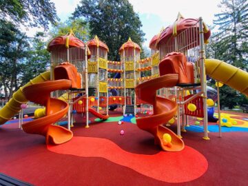 Loc de joacă modern, pentru 150 de copii, finalizat în Parcul Central Suceava