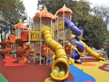 Loc de joacă modern, pentru 150 de copii, finalizat în Parcul Central Suceava